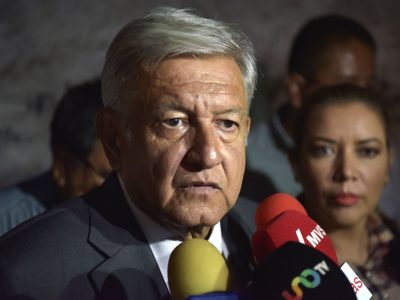 Tras encerrona, López Obrador instruye a colaboradores a dar prioridad a 35 promesas de campaña