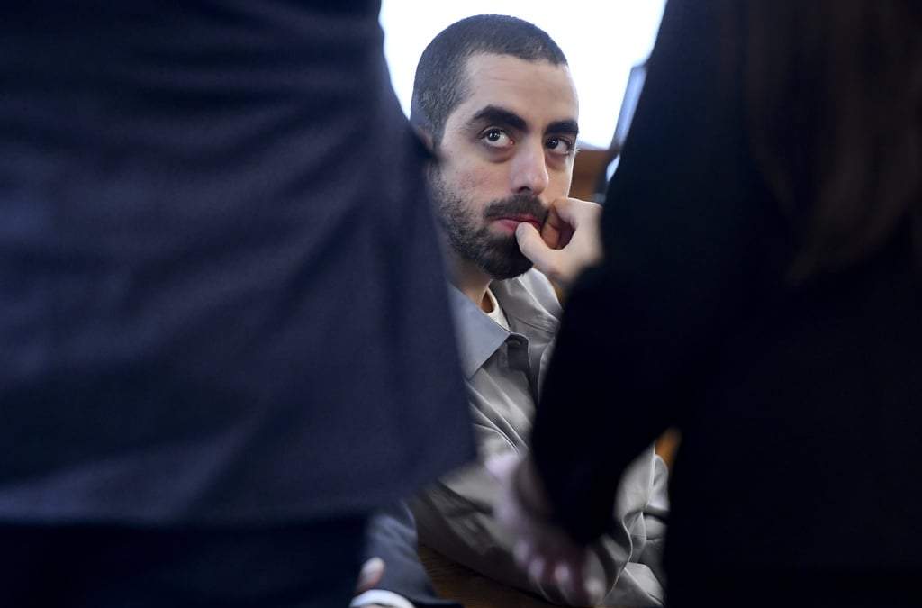 Hadi Matar escucha a su defensa durante el juicio