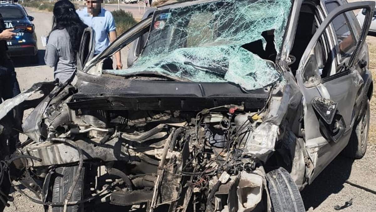 Una mujer chocó contra un camión estacionado en el Acceso Este