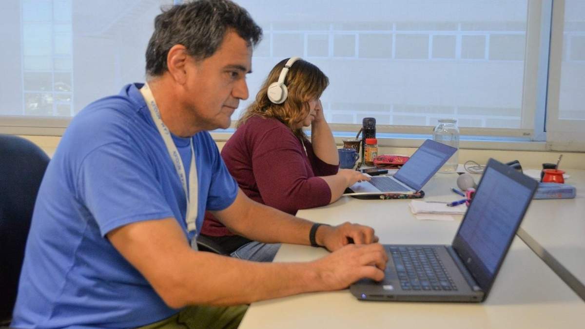Trabajo en oficinas del Ministerio de Salud de Neuquén. Fuente: (Twitter).