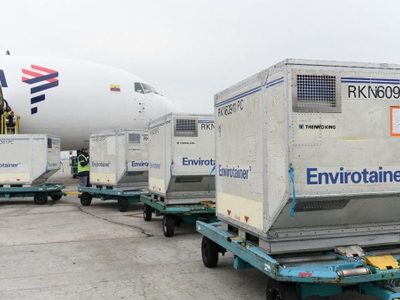 Llegó al país un nuevo vuelo con vacunas de AstraZeneca