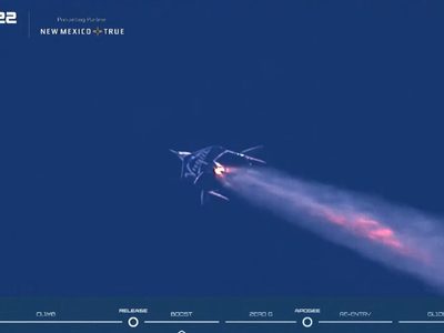 Era espacial turística; Richard Branson llega al espacio en avión de Virgin Galactic