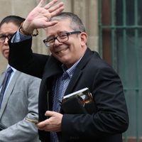 Jenaro Villamil acusa a Salinas Pliego de magnificar polémica sobre la mujer asoleándose en Palacio