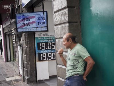 Peso retrocede tras acuerdo arancelario entre Estados Unidos y China
