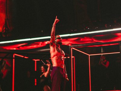 Se viraliza video de Maluma agrediendo a un fan en un concierto