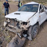 Murió una mujer al salir despedida de una camioneta durante un vuelco cerca de Las Ovejas