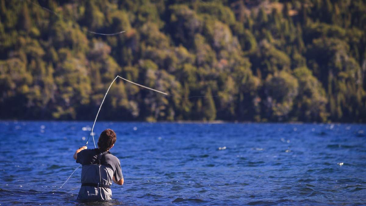 La nueva etapa de pesca deportiva en Neuquén permitirá el ingreso de cientos turistas a la provincia. Fuente: (Twitter)