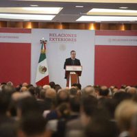 Ebrard pide a EU frenar tráfico de armas a cambio de esfuerzos anticrimen de México
