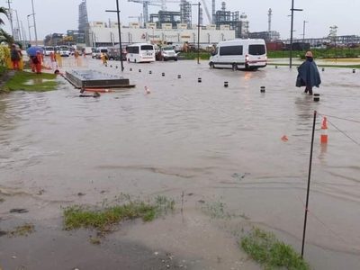 La refinería de Dos Bocas “está en el agua” y hay inundaciones en 12 municipios de Tabasco (Videos)