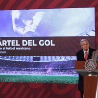 Exhiben sobreventa de jugadores y evasión de la Femexfut en la mañanera; AMLO anuncia revisión