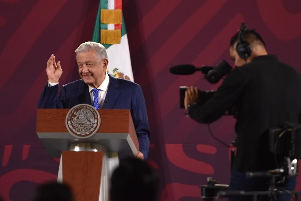 AMLO doble cortinilla 2