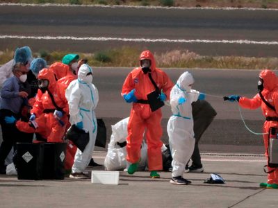 Dos pasajeros dan positivo a hantavirus y un tercero muestra síntomas tras evacuación del crucero