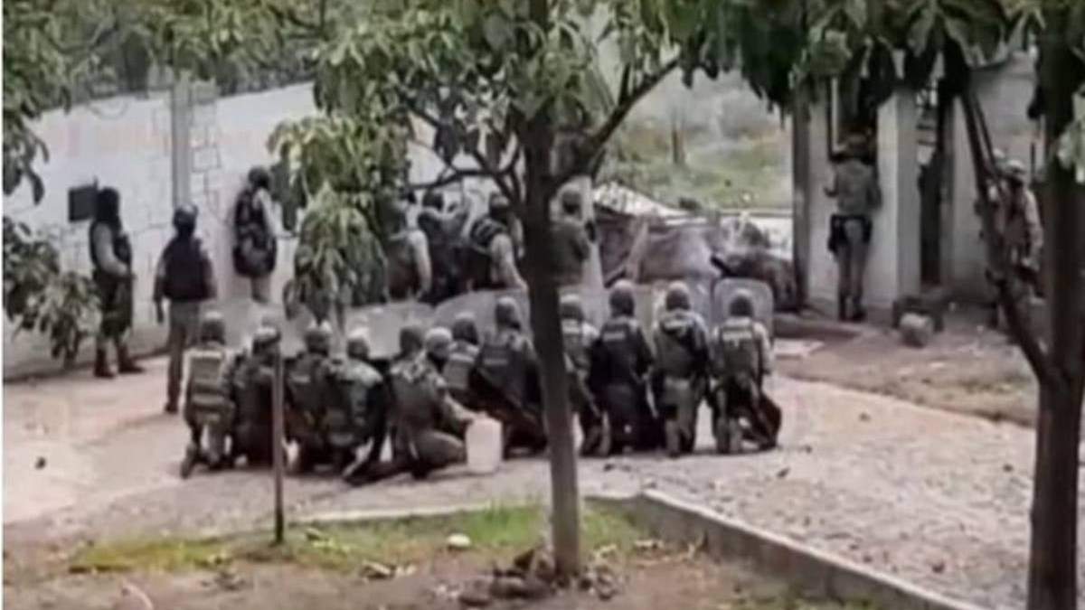 Civiles lanzaron bombas molotov contra el 51 batallón de Infantería de la Sedena