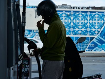 Nueva alza de precios del petróleo tras incidentes entre EU e Irán en el estrecho de Ormuz
