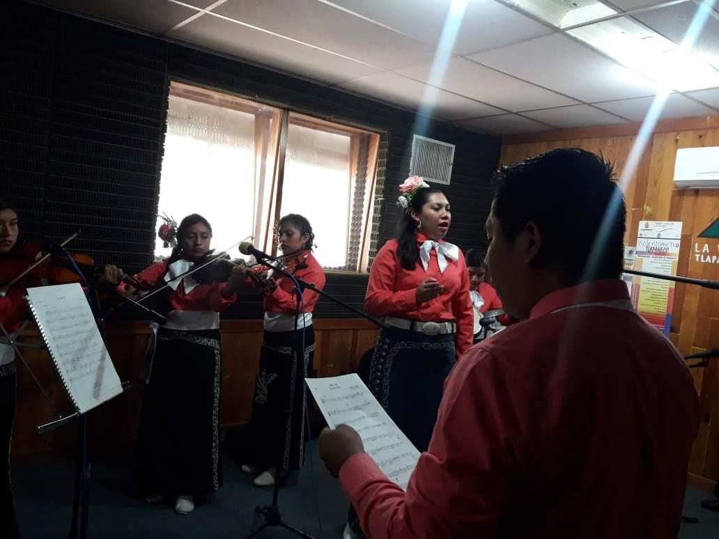 2 Foto Mariachi Femenil Perla Guerrerense