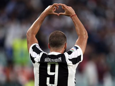 Dos equipos importantes de La Liga pretenden a Gonzalo Higuaín