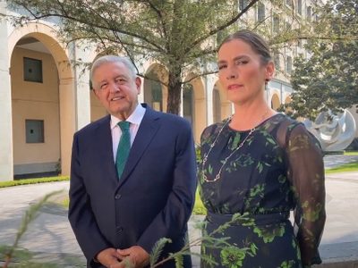 AMLO y Beatriz Gutiérrez envían mensaje de Año Nuevo: "solo siendo buenos podemos ser felices"