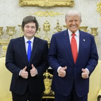 Trump y Milei negocian acuerdo para que Argentina reciba deportados de EEUU