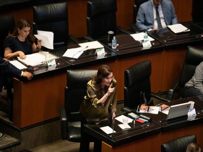 A gritos, Lilly Téllez exige a Fernández Noroña y a Adán Augusto que rindan cuentas