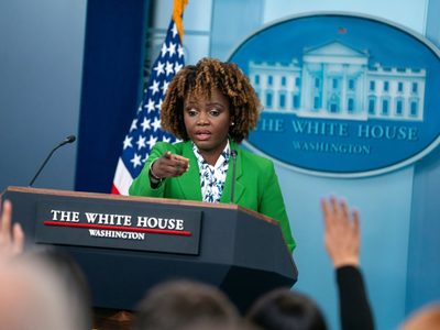 La Casa Blanca desaprueba la difusión del teléfono de corresponsal del NYT
