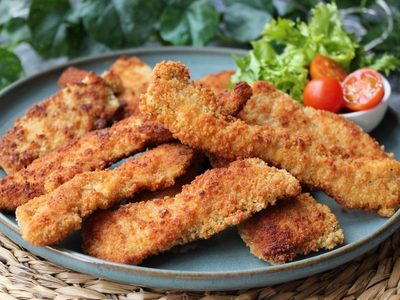 Palitos de pollo: bien crocantes y rendidores para acompañar con tu próxima picada