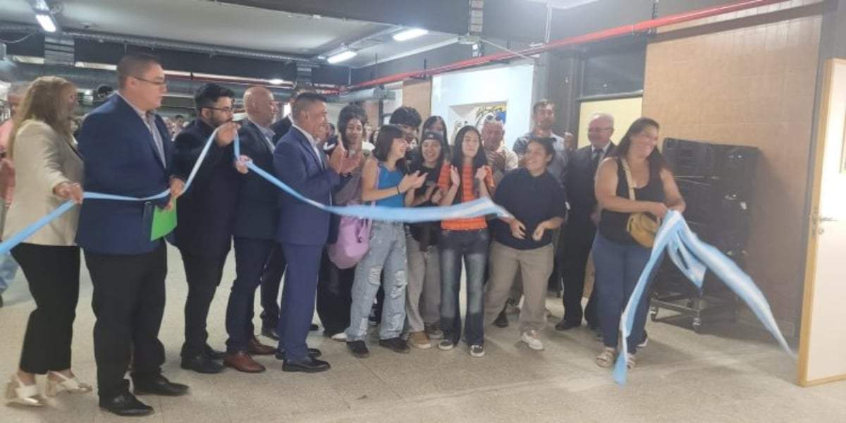 El momento de la inauguración de las ampliaciones. Fuente: (Cutral Co al Instante)