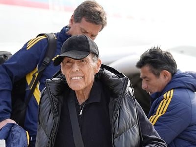 Hasta las lágrimas: la emotiva ovación a Miguel Ángel Russo en su llegada a Rosario