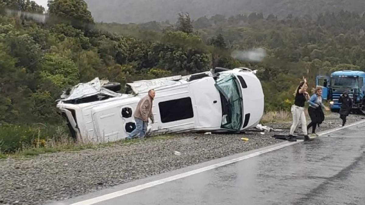 Combi siniestrada. Fuente: (Facebook)