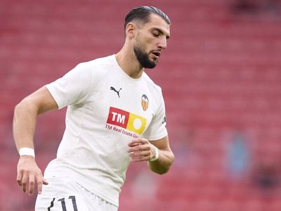 Rafa Mir, futbolista del Valencia, es detenido por presunta agresión sexual