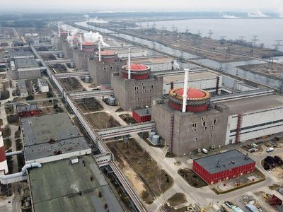 Apagón en central nuclear de Zaporizhia suma cuatro días; Zelenski amenaza con dejar Moscú a oscuras