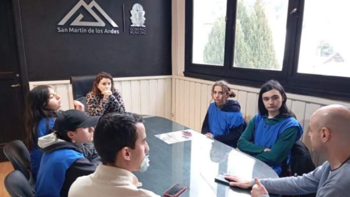 La reunión surge a partir de la movilización convocada por los estudiantes. Fuente: (La Montaña).