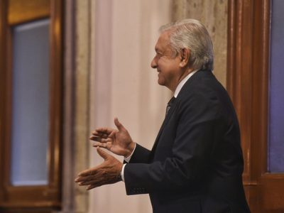 Con estatua de bronce, músicos, locutores y artistas rendirán honor a AMLO y la 4T