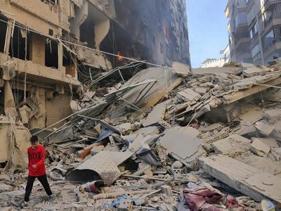 Israel atacó objetivos militares e Irán prometió represalias muy pronto