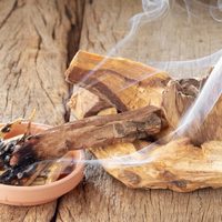 Rituales: los sahumerios más poderosos para alejar la mala energía de tu hogar