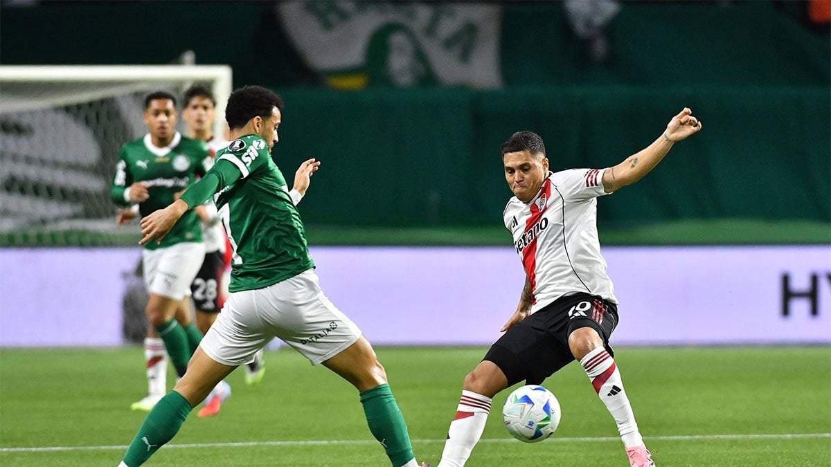 Buen primer tiempo de Juanfer Quintero y todo River. No lo pudo sostener.