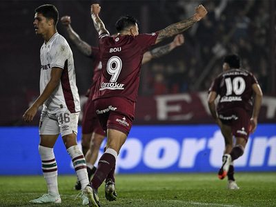 Lanús sacó ventaja, mínima y sobre la hora, pero ventaja al fin ante Fluminense