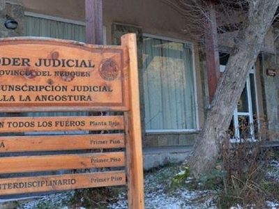 Un policía de San Martín de los Andes fue denunciado por agredir y lesionar a un joven motociclista