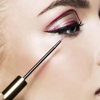 ¿No te animás con las sombras? Probá las calcomanías para ojos y lográs un look perfecto