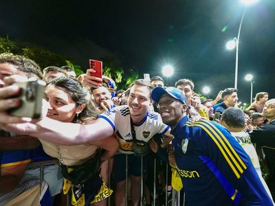 Luis Advíncula rescindió su contrato con Boca y se irá al fútbol peruano