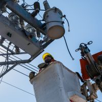 Salvavidas financiero para las eléctricas: relanzan un plan de regularización