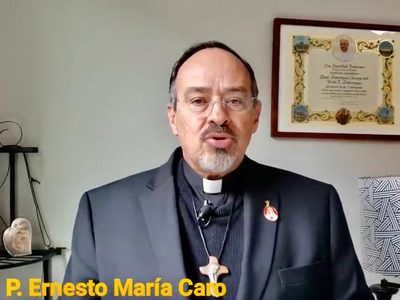 Sacerdote llama a católicas a no participar en el paro de mujeres