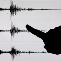 Fuerte terremoto de magnitud 6.1 sacude el este de Indonesia