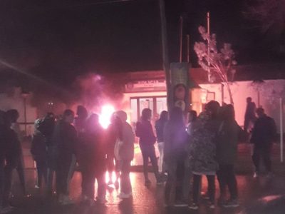 Vecinos de Villa Manzano protestaron y lograron el traslado del femicida de Patricia