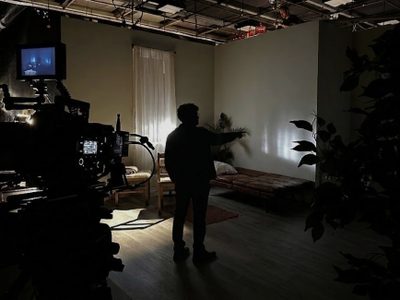 “Chronovisor”, la apuesta internacional de Alex Peña, diseñador de producción mexicano