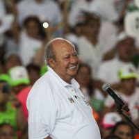 Romero Deschamps ofrece acatar política de López Obrador sobre democracia sindical