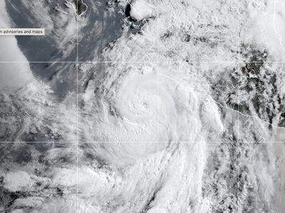 Huracán Flossie se intensifica a ciclón de categoría 3; seguirán las lluvias fuertes