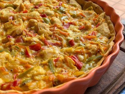 Tarta de pollo y verduras: la receta rápida que podés preparar con las sobras de pollo de ayer