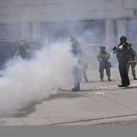 Despliegan otros 2 mil elementos de la Guardia Nacional a Los Ángeles ante protestas por redadas