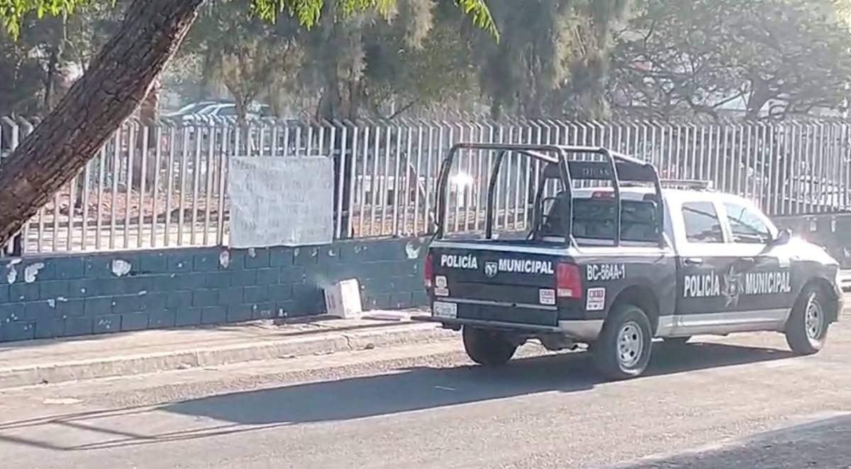 Una de las hieleras encontradas en Tijuana junto con un narcomensaje