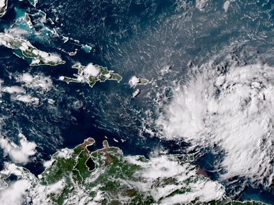 Tormenta tropical Ernesto descarga aguaceros en el noreste del Caribe y se enfila a Puerto Rico